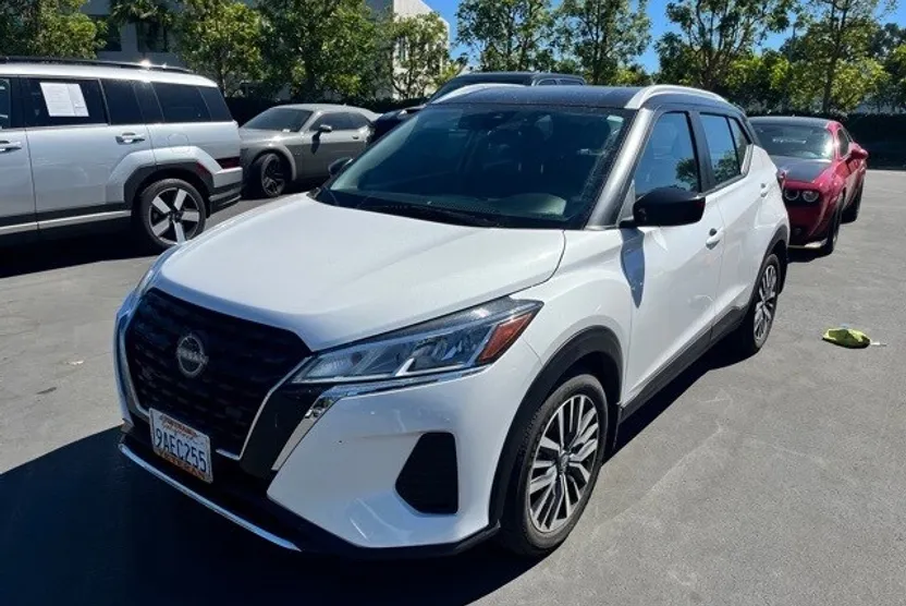 2022 Nissan Kicks SV photo 1