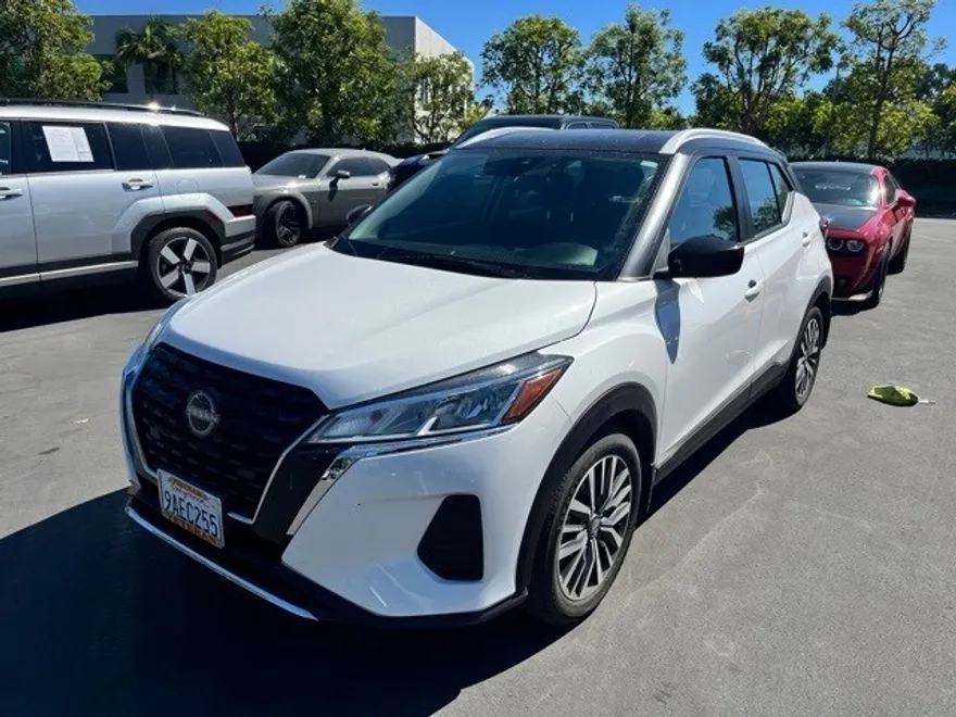 2022 Nissan Kicks SV photo 1