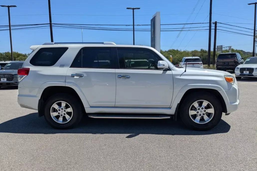 2013 Toyota 4Runner SR5 photo 1