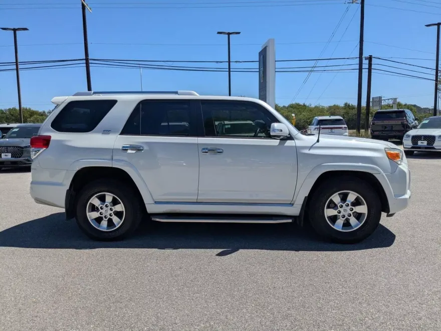 2013 Toyota 4Runner SR5 photo 1