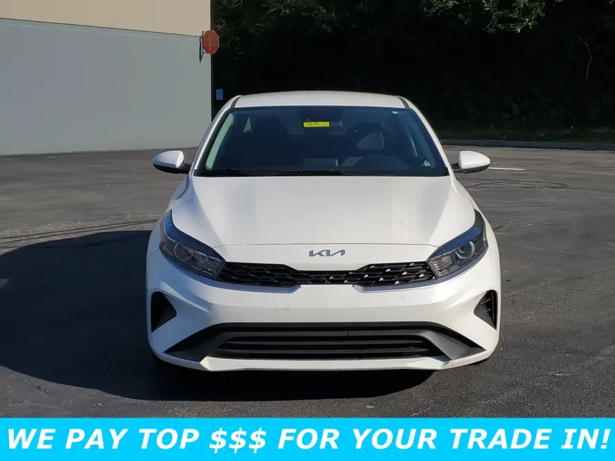 2023 Kia Forte LXS photo 1