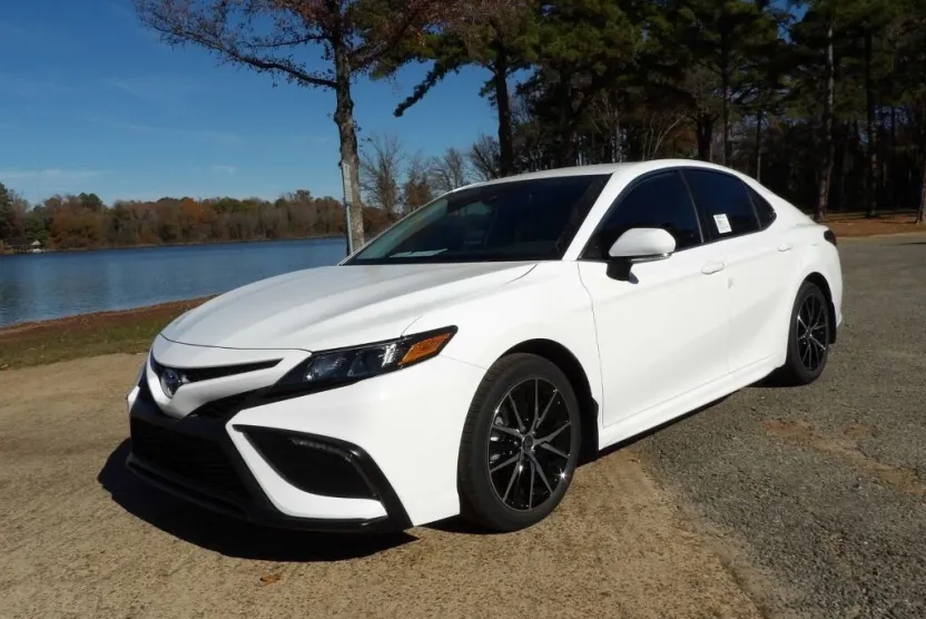 2024 Toyota Camry SE photo 1