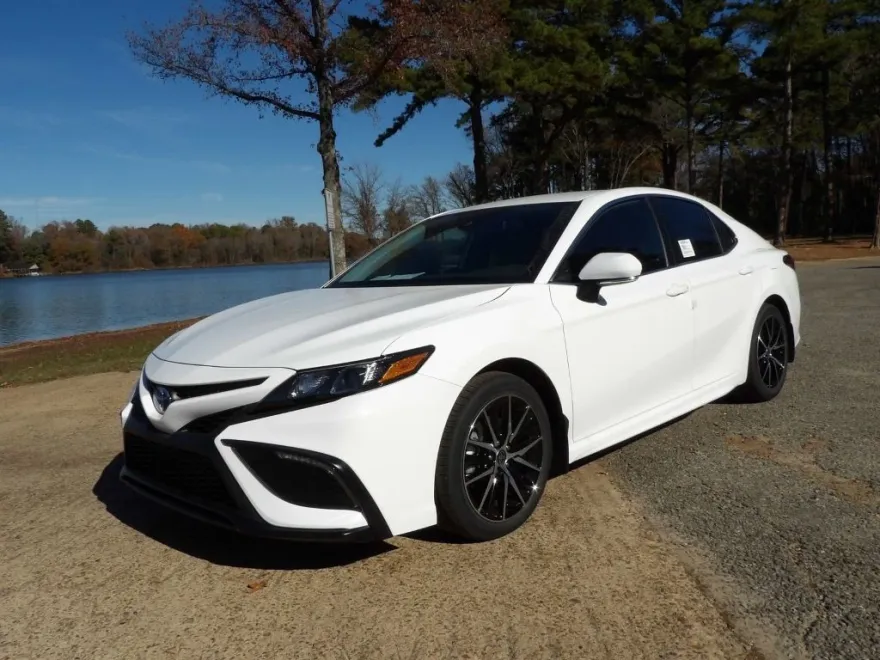2024 Toyota Camry SE photo 1