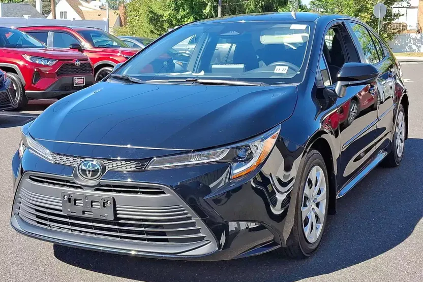2023 Toyota Corolla LE photo 1