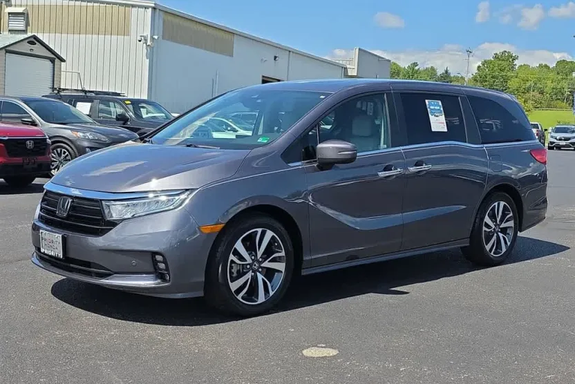 2023 Honda Odyssey Touring photo 1