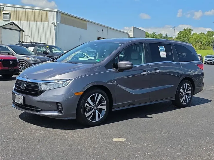 2023 Honda Odyssey Touring photo 1
