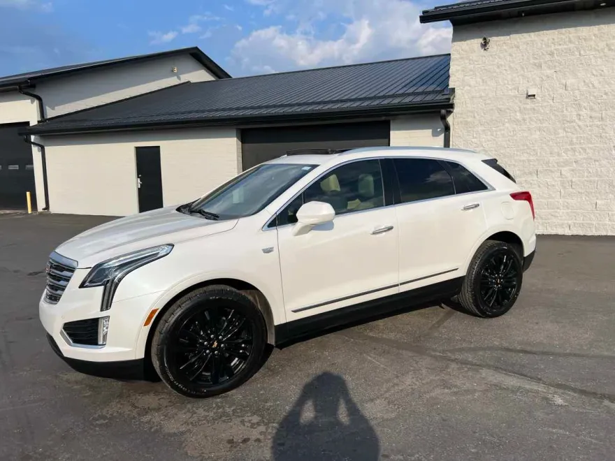 2017 Cadillac XT5 Premium Luxury photo 1