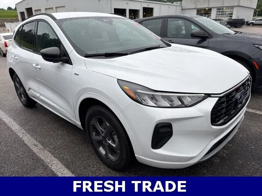 2023 Ford Escape ST-Line photo 1