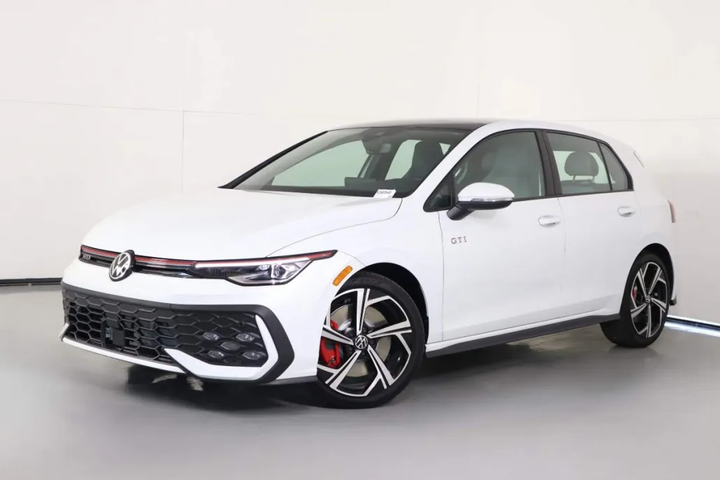 2025 Volkswagen Golf GTI SE photo 1