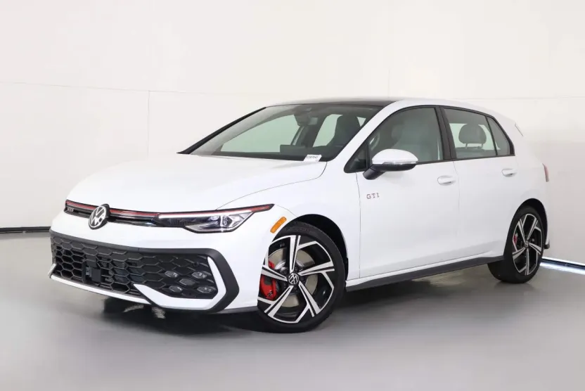 2025 Volkswagen Golf GTI SE photo 1