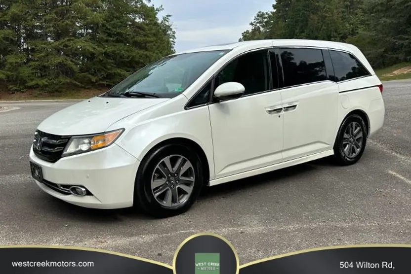 2015 Honda Odyssey Touring photo 1