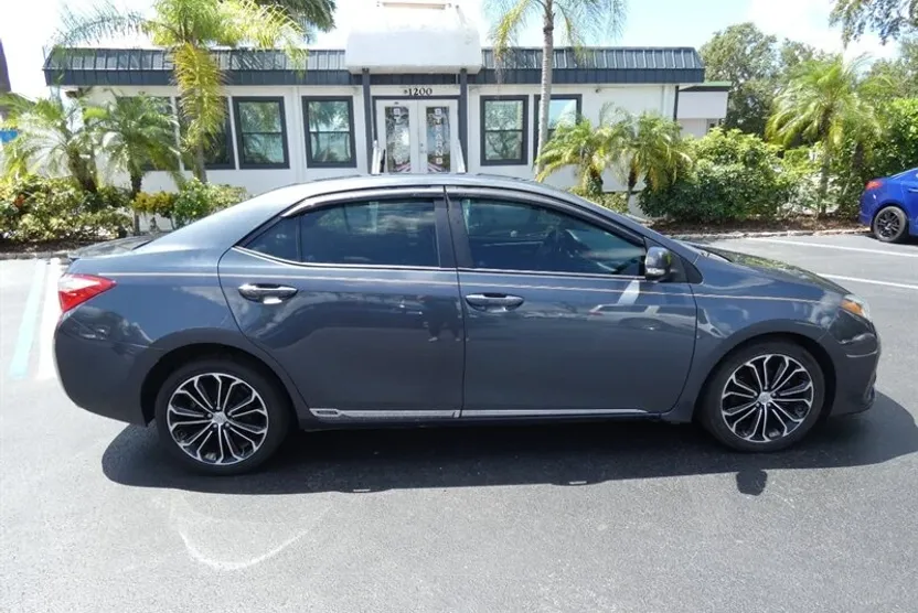2016 Toyota Corolla Plus photo 1