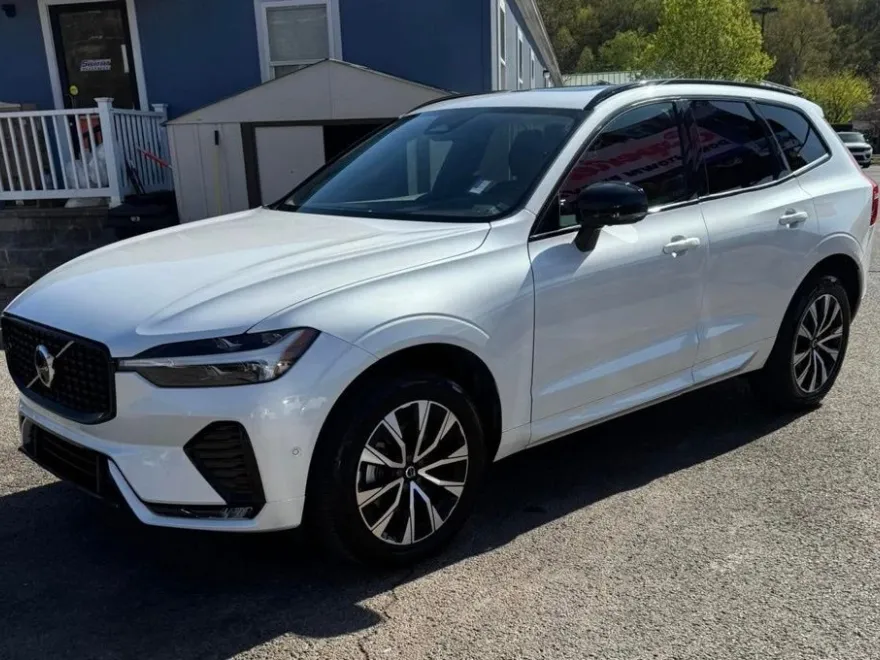 2024 Volvo XC60 B5 Plus photo 1