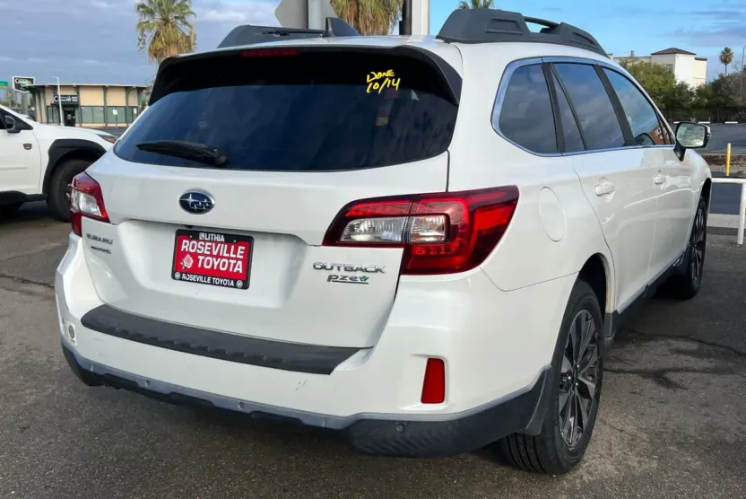 2017 Subaru Outback Limited photo 1