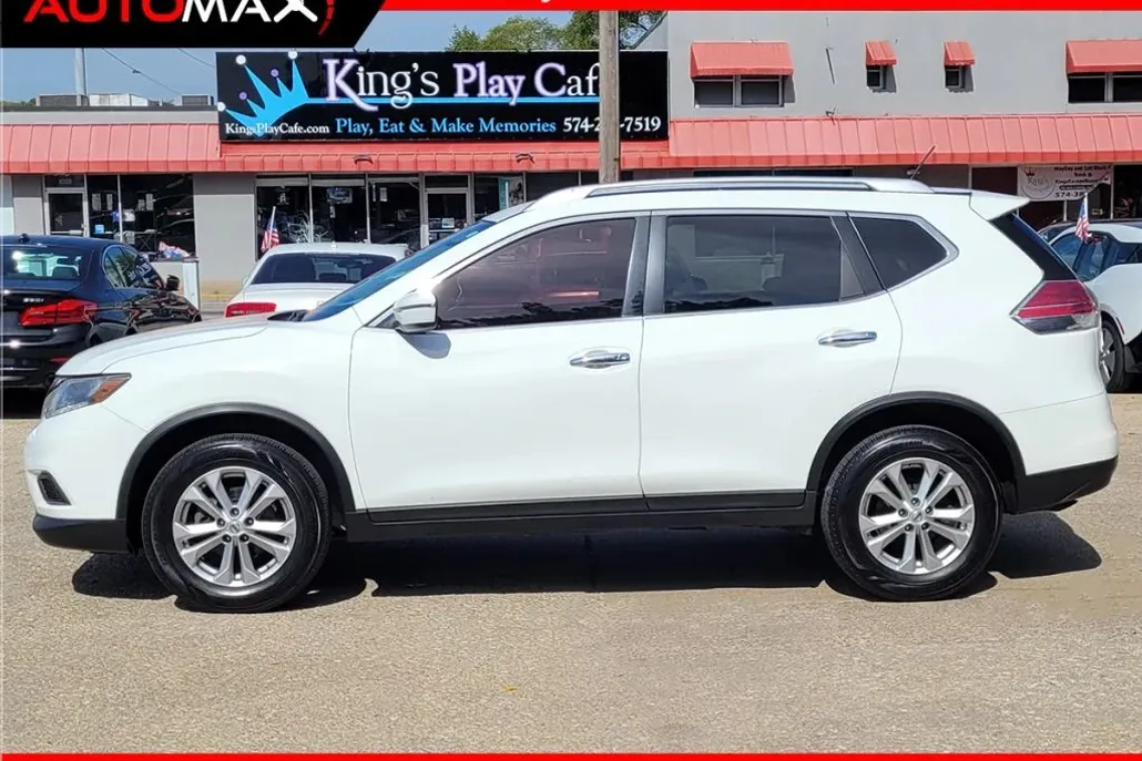 2016 Nissan Rogue SV photo 1