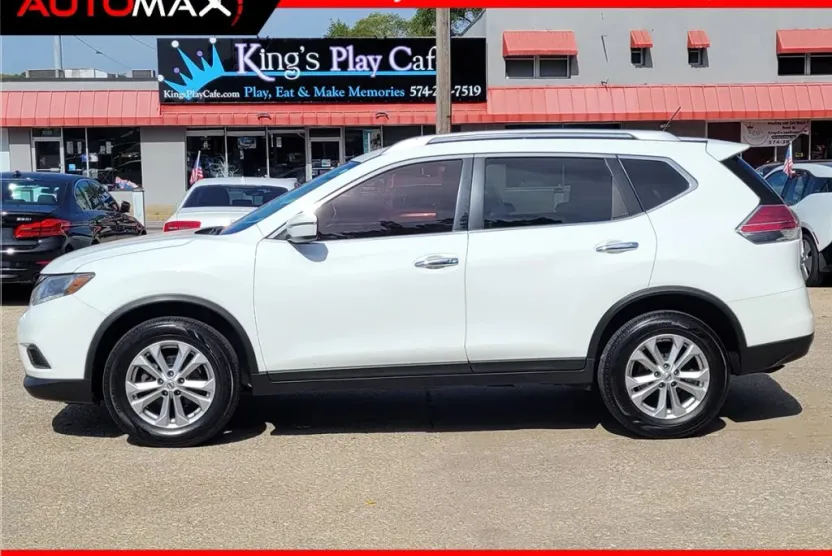 2016 Nissan Rogue SV photo 1
