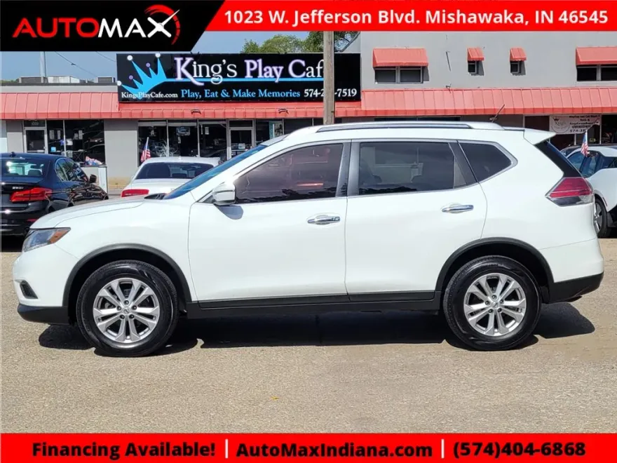 2016 Nissan Rogue SV photo 1