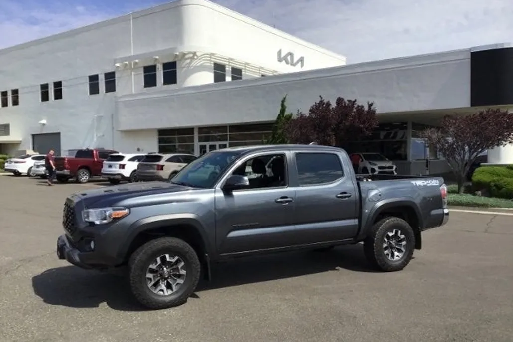 2022 Toyota Tacoma 4x4 TRD Off-Road photo 1