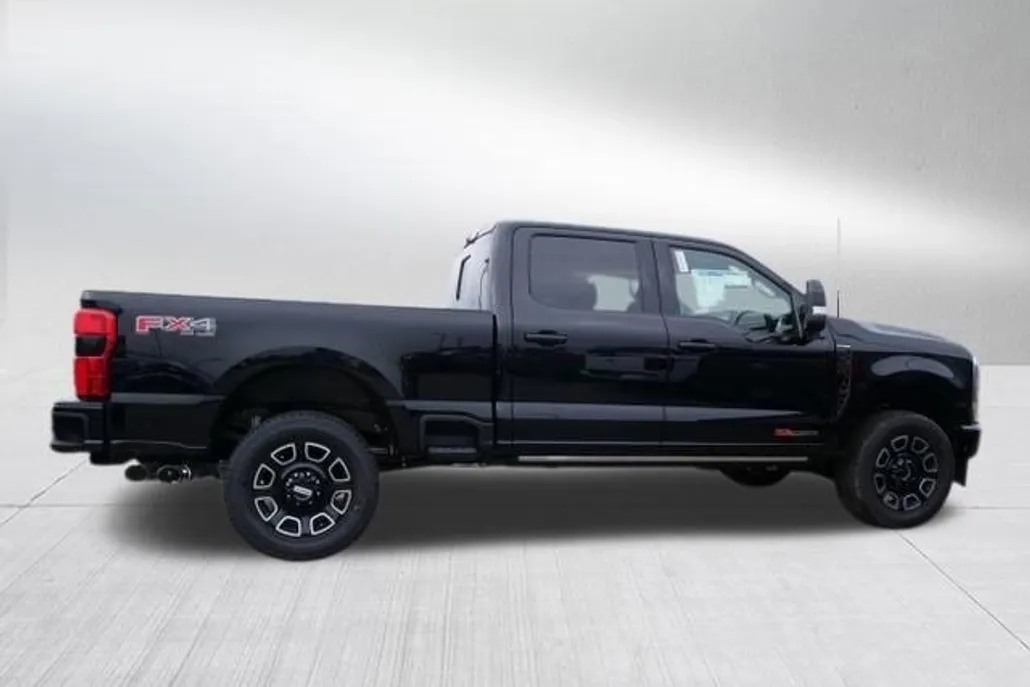 2025 Ford F-350 Platinum photo 1
