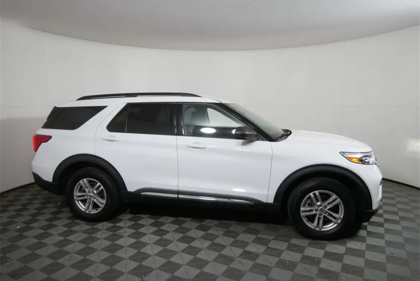 2020 Ford Explorer XLT photo 1