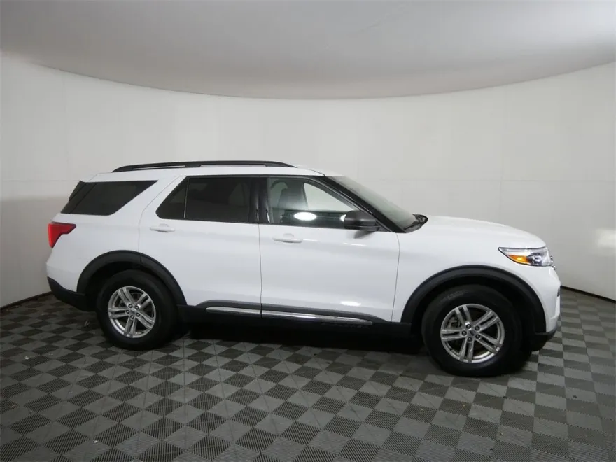 2020 Ford Explorer XLT photo 1