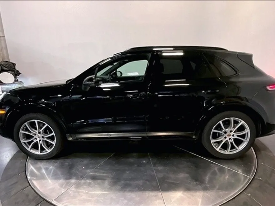 2025 Porsche Cayenne photo 1