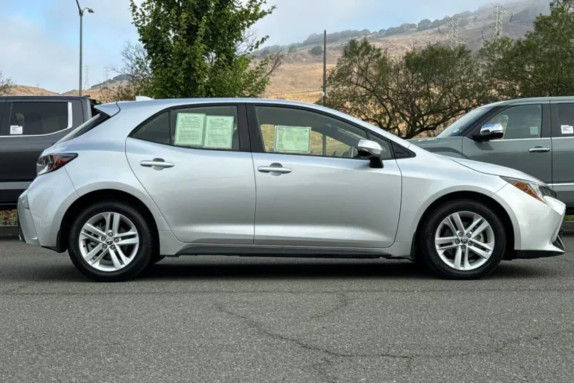 2022 Toyota Corolla SE photo 1