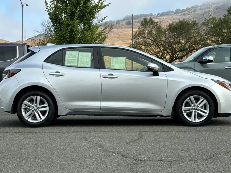 2022 Toyota Corolla SE photo 1