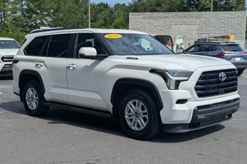 2025 Toyota Sequoia SR5 photo 1