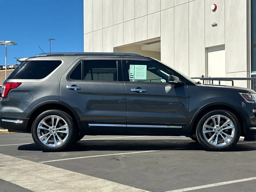2018 Ford Explorer Limited photo 1