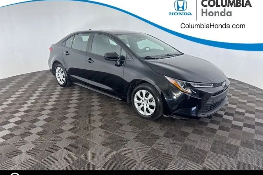 2024 Toyota Corolla LE photo 1