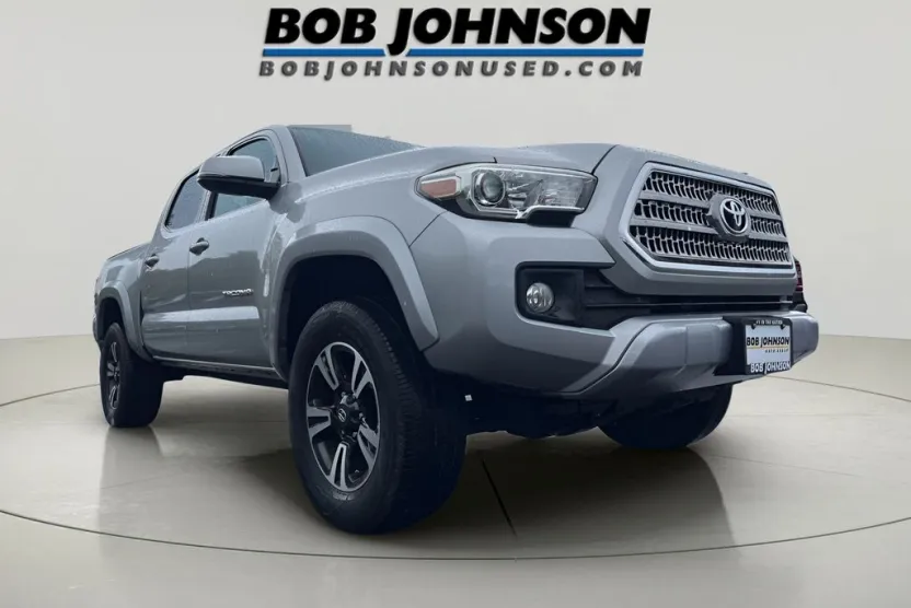 2016 Toyota Tacoma SR5 photo 1