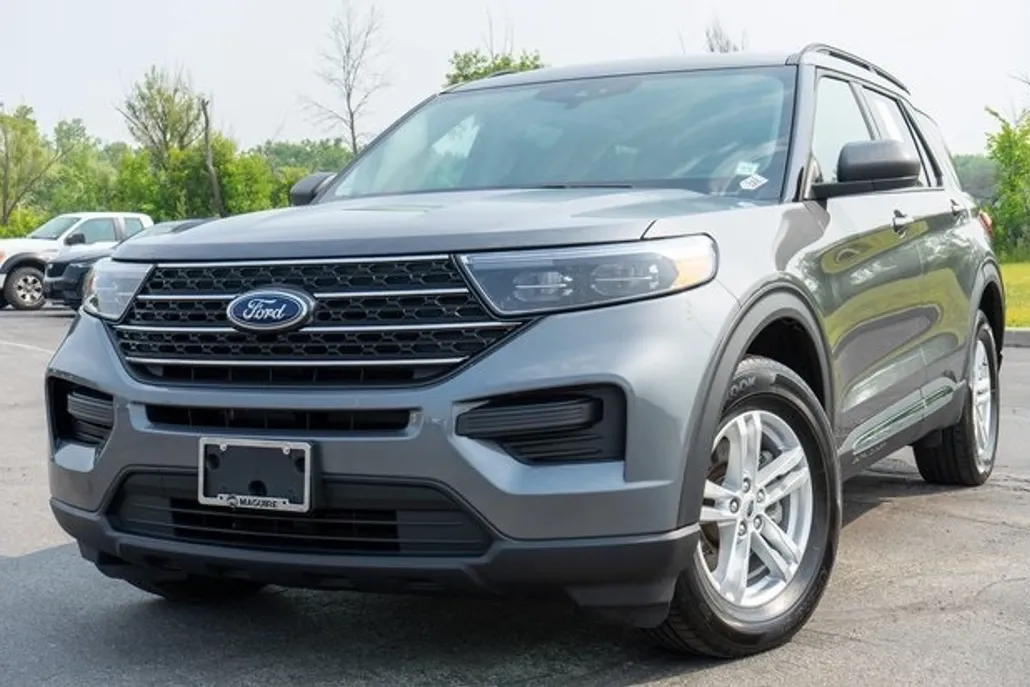 2023 Ford Explorer XLT photo 1