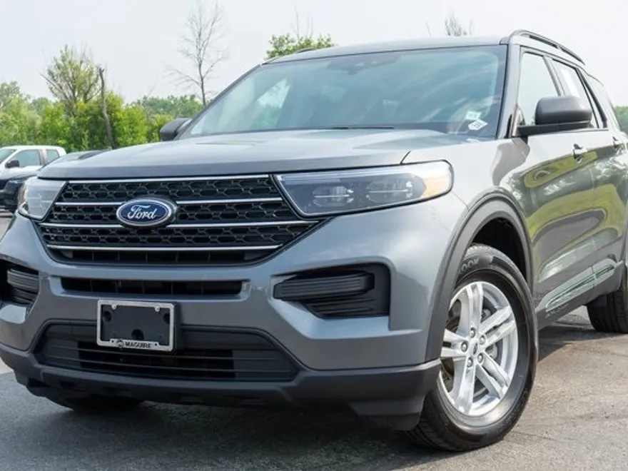 2023 Ford Explorer XLT photo 1