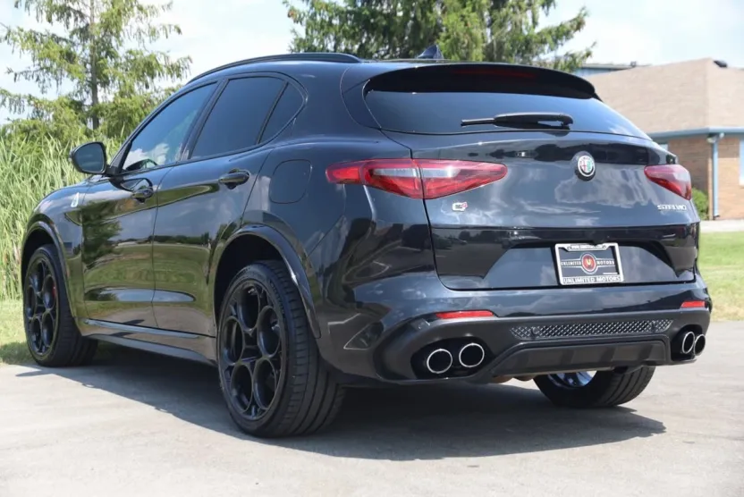 2023 Alfa Romeo Stelvio Quadrifoglio photo 1