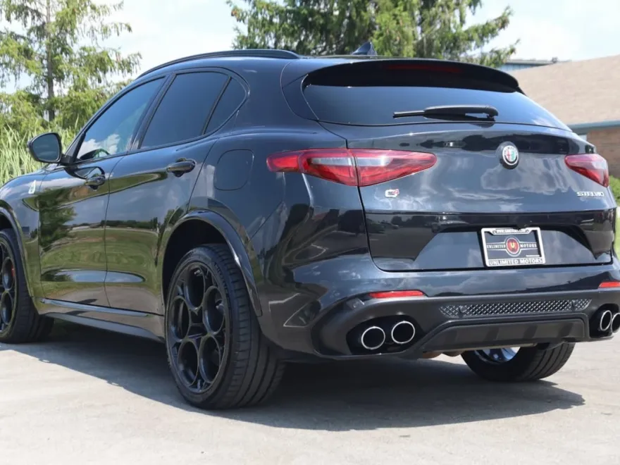 2023 Alfa Romeo Stelvio Quadrifoglio photo 1