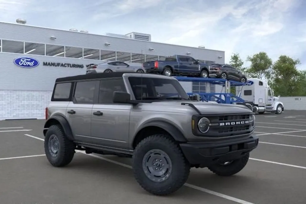 2025 Ford Bronco Base photo 1
