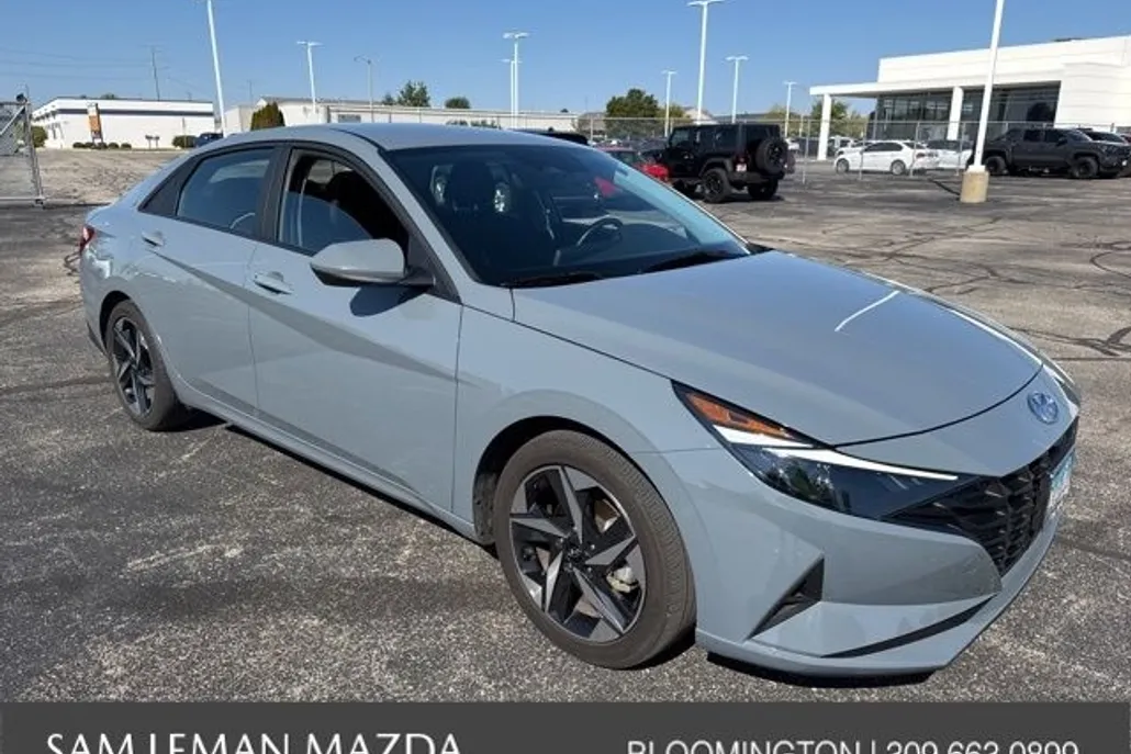 2023 Hyundai Elantra SEL photo 1