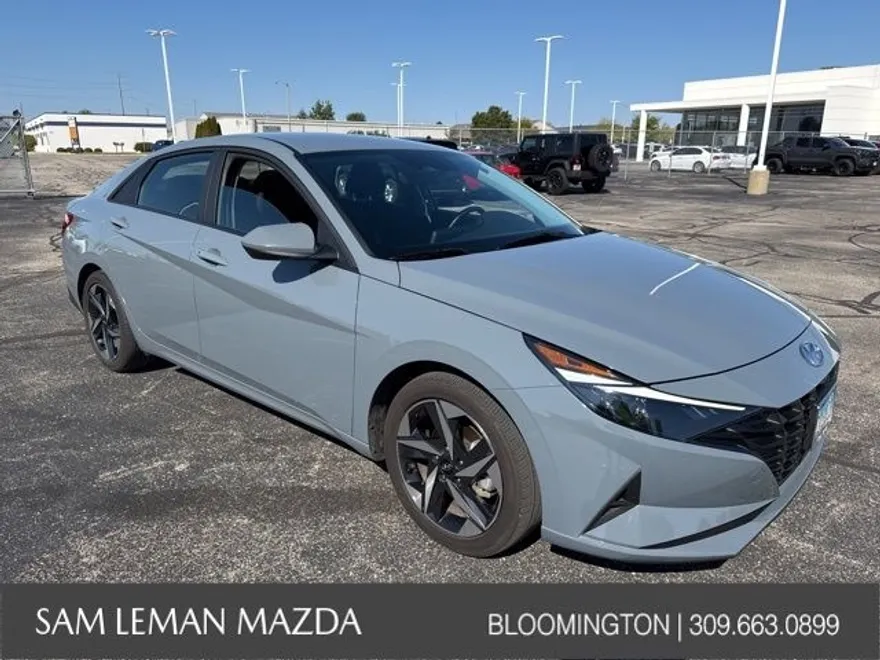 2023 Hyundai Elantra SEL photo 1