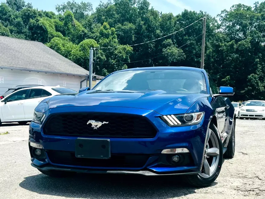 2016 Ford Mustang V6 photo 1