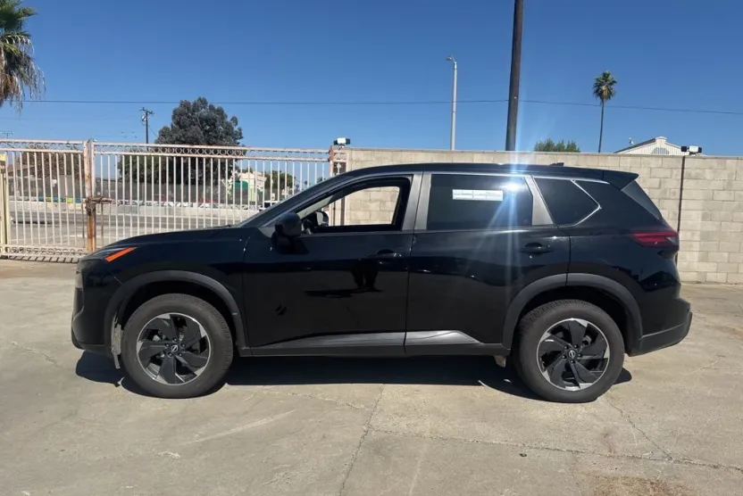 2024 Nissan Rogue SV photo 1