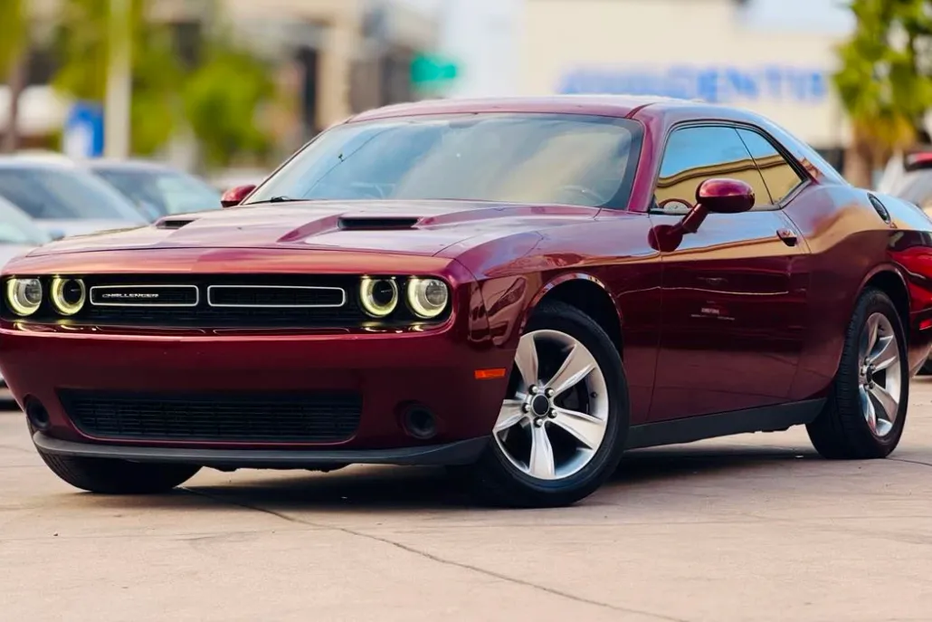 2017 Dodge Challenger SXT photo 1