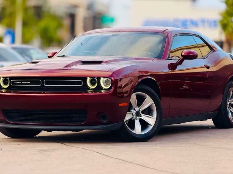 2017 Dodge Challenger SXT photo 1