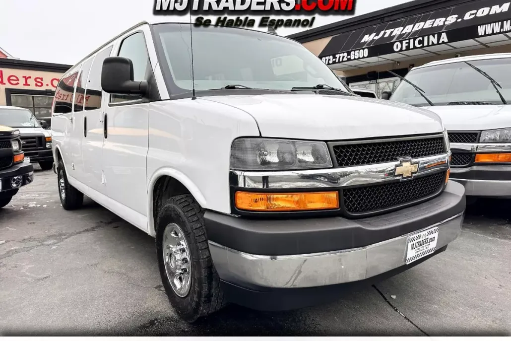 2018 Chevrolet Express LT 3500 photo 1