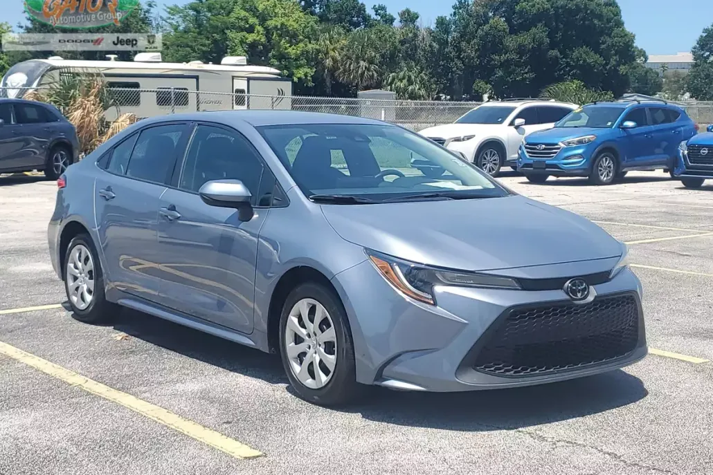 2022 Toyota Corolla LE photo 1
