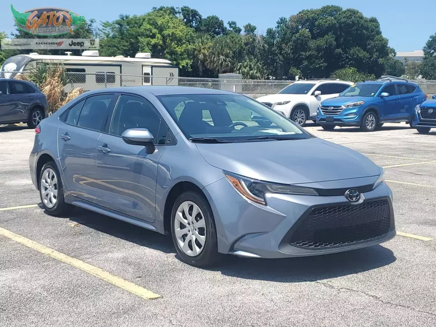 2022 Toyota Corolla LE photo 1