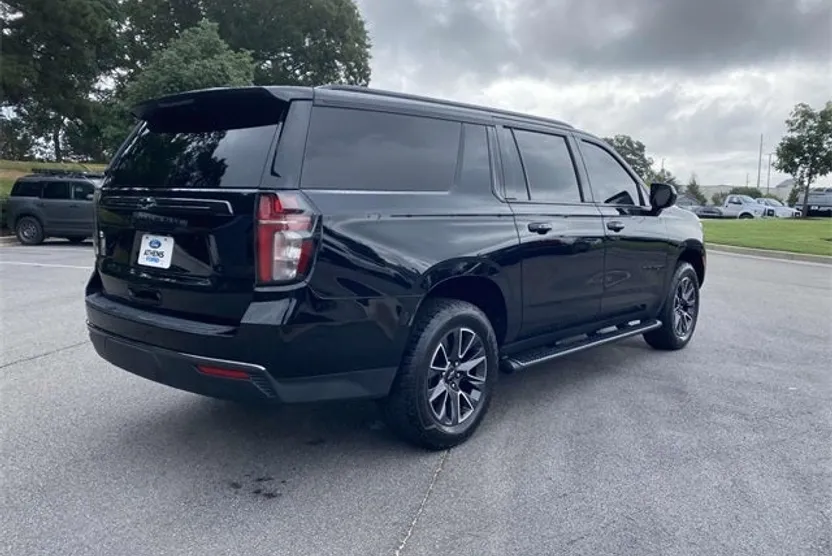 2021 Chevrolet Suburban Z71 photo 1