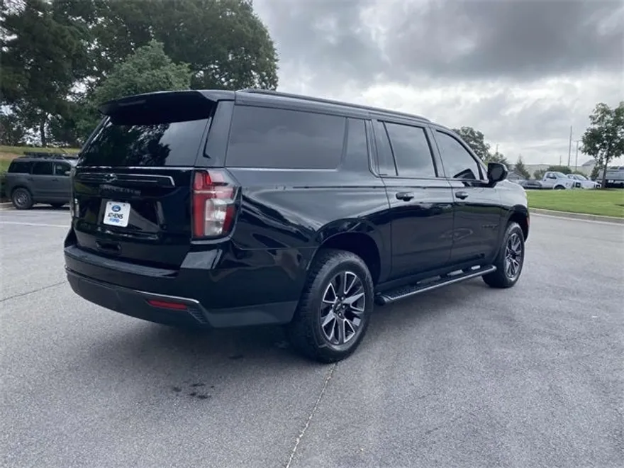 2021 Chevrolet Suburban Z71 photo 1