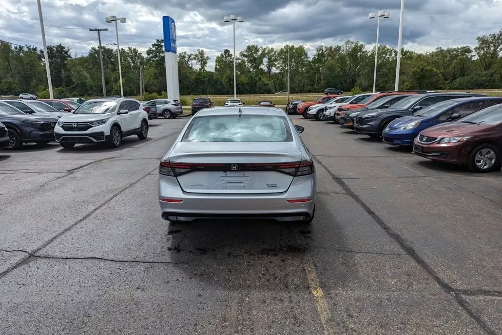 2025 Honda Accord Hybrid Touring photo 1