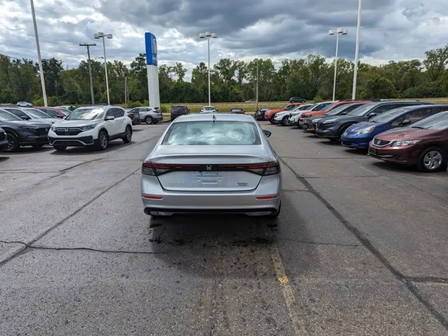 2025 Honda Accord Hybrid Touring photo 1